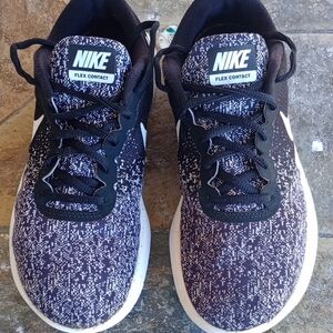Nike Flex Contact Black and White Running Shoes